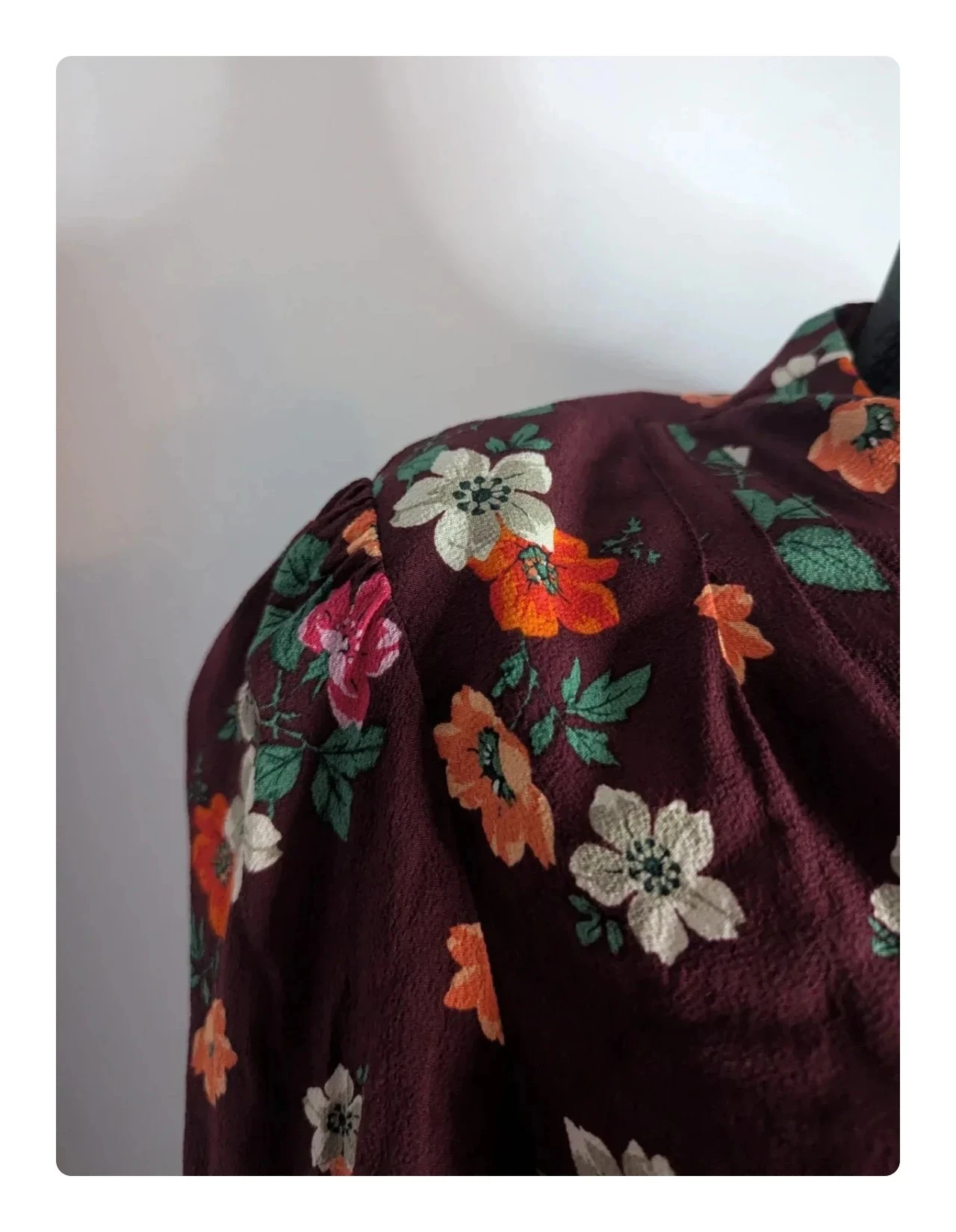 Vestido Maje "Ripito" floral bordô drapeado - Tamanho 3 (G) – photo 6